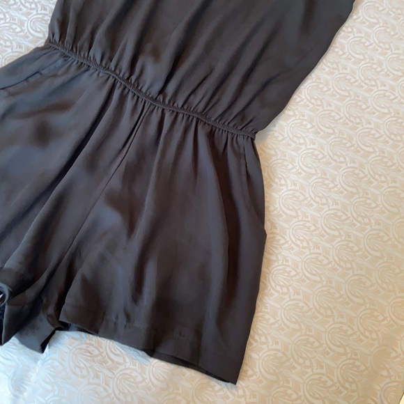 Brandy Melville romper - Picture 3 of 8